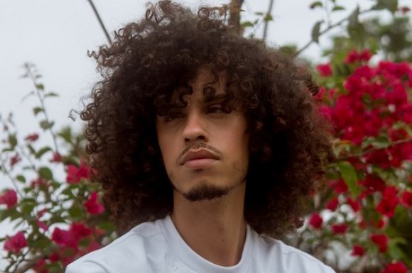 Coiffeur pour la coupe tendance de cheveux bouclés - Mauriac - Art et Coiffure